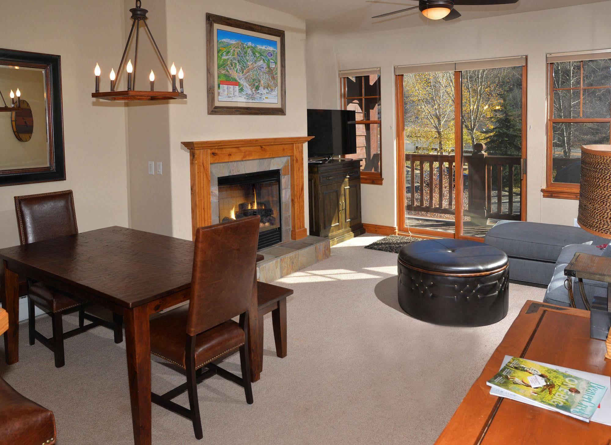 Lodge At Brookside Avon Village Extérieur photo