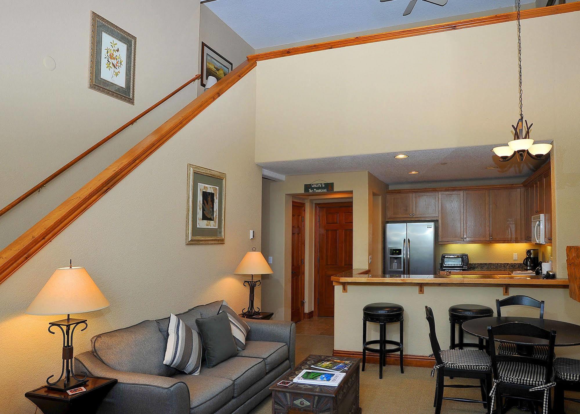 Lodge At Brookside Avon Village Extérieur photo