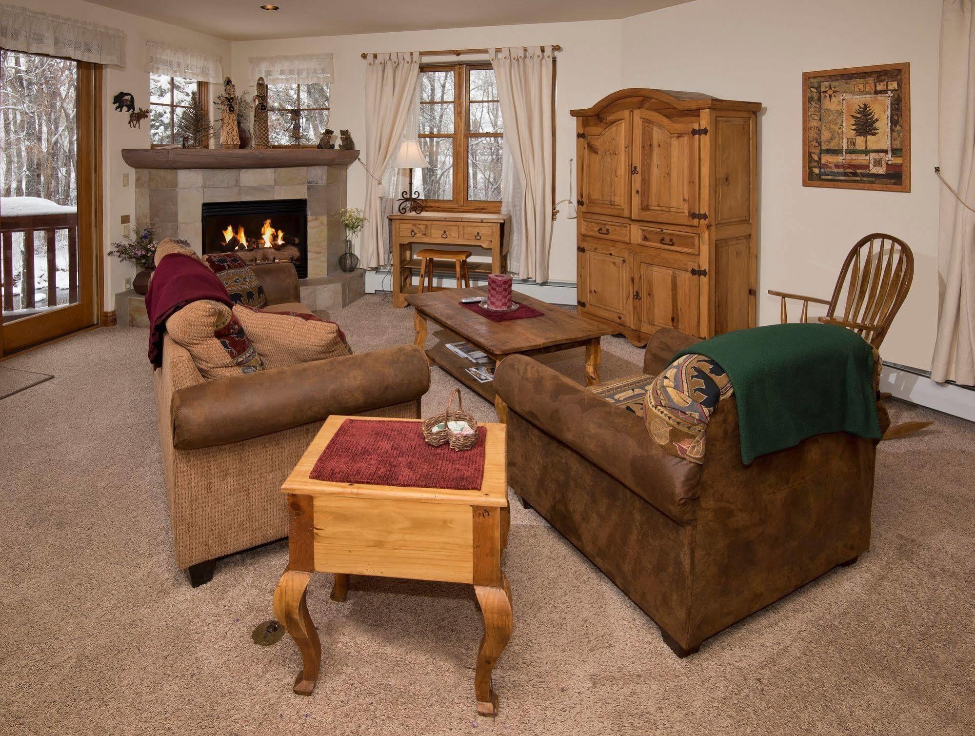 Lodge At Brookside Avon Village Extérieur photo