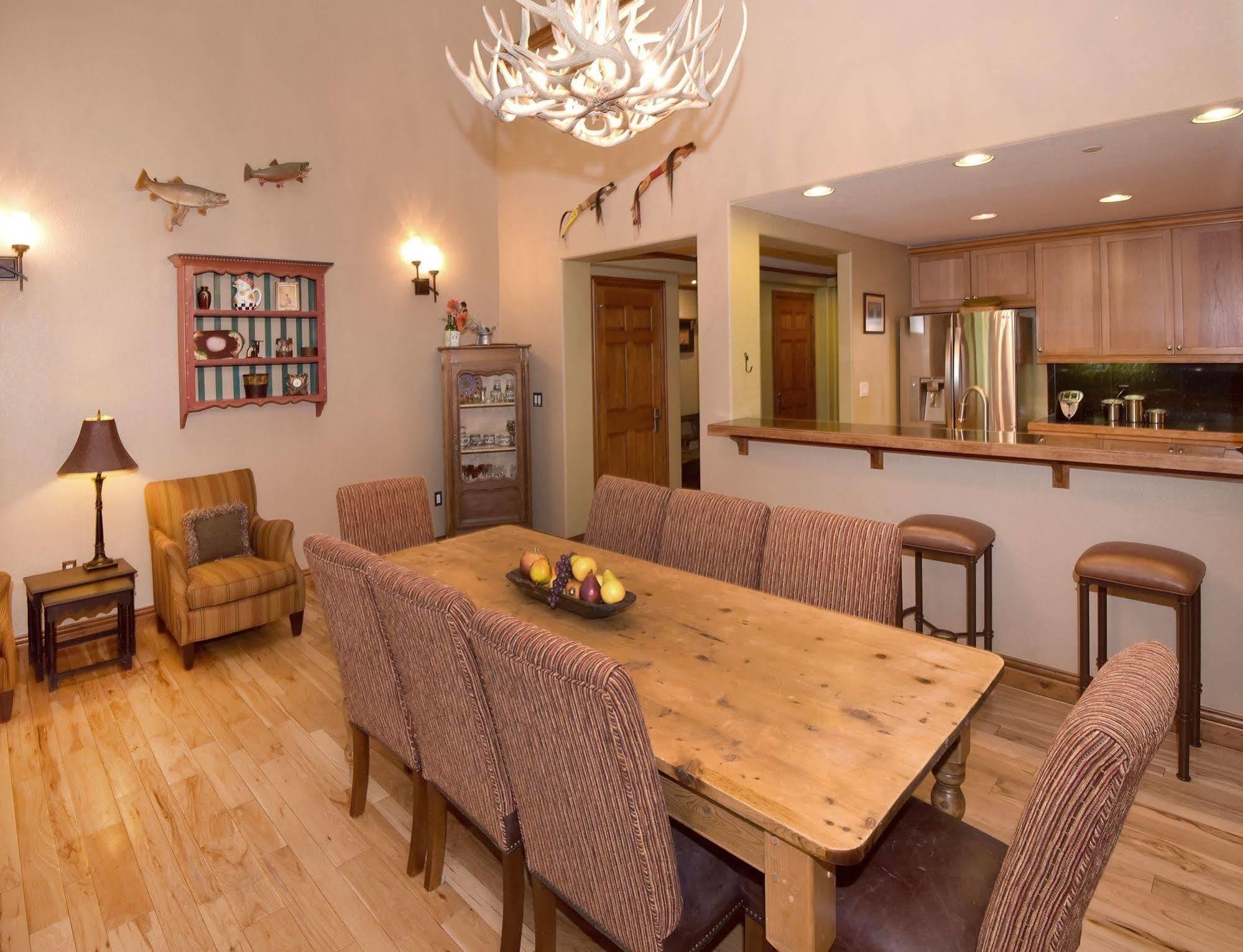Lodge At Brookside Avon Village Extérieur photo
